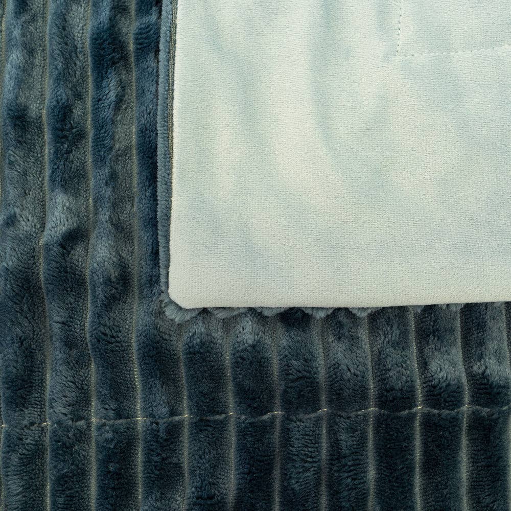 Channel Throw – Petrol